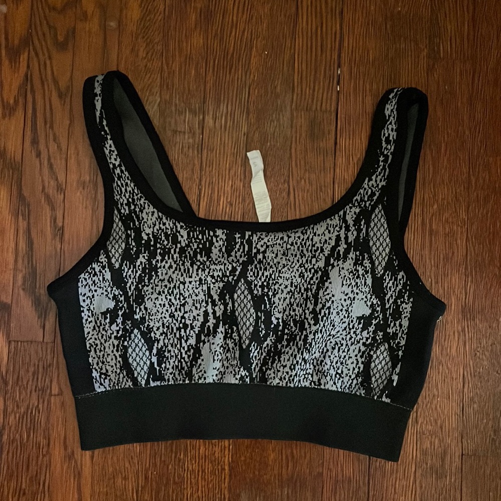 EUC Fabletics Seamless Black and Grey Bra/leggings set S